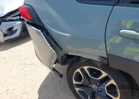 2019 Toyota Rav4 Adventure z USA, uszkodzony, nr VIN 2T3J1RFV7KC044232